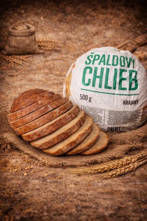 Balený špaldový chléb Krajany s nakrájenými plátky